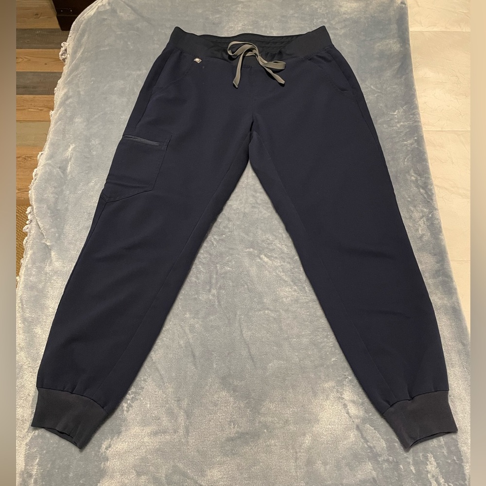 FIGS Women's Navy Zamora - Petite Jogger Scrub Pants - S - Petite / Navy